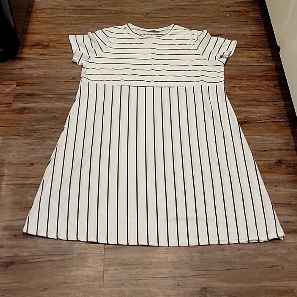 Emery Rose 4XL white navy stripe dress